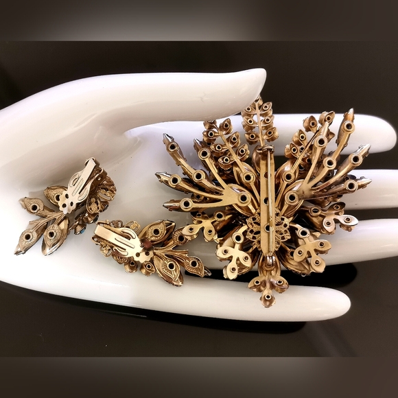 Judy Lee Vintage Blue Rhinestone Brooch and Earring Set - Picture 10 of 10